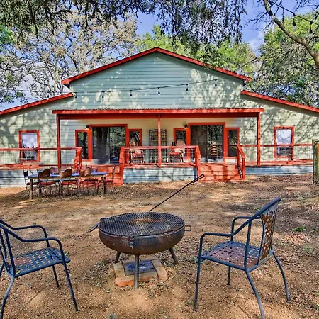Peaceful Helotes Cabin Fire Pit, 9 Mi To Old Town Villa